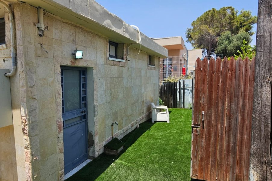 כפר אוריה image